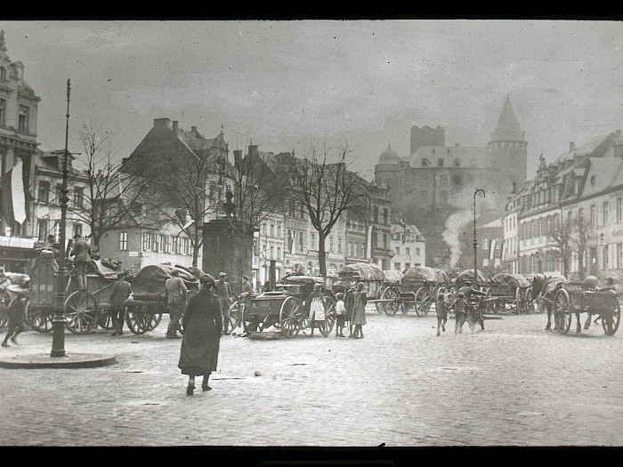 1918/19 Militär auf dem Marktplatz